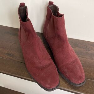 LOFT Brick Red/Maroon Low Heel Bootie Pull On EUC Casual Contemporary Size 9